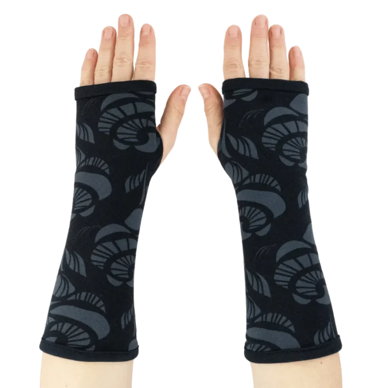 Mitenki Black Roses